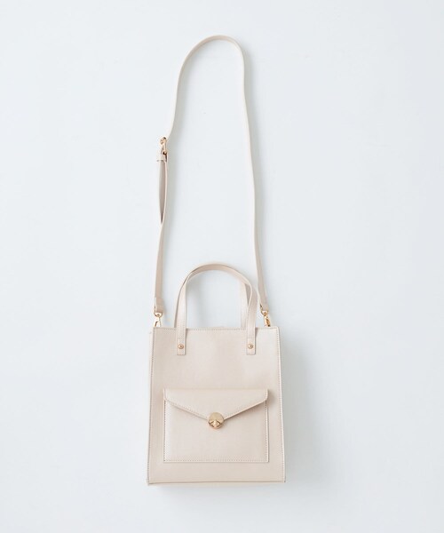 OLIVE des OLIVE（オリーブデオリーブ）の「ポケット付きスクエアトート（ショルダーバッグ・レディース・ホワイト/オフホワイト/グリーン/ブラック・FREE）」の2枚目の写真