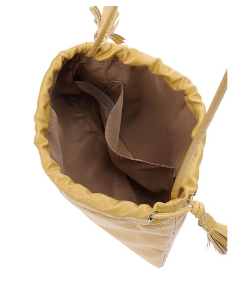 Green　Parks（グリーンパークス）の「・フリンジフラット巾着（財布/小物・ブラック/グレーベージュ/イエロー/グリーン・F）」の9枚目の写真