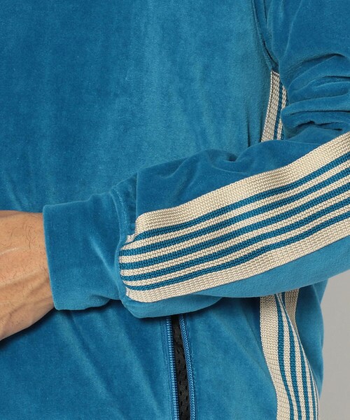 Needles(ニードルス)の「NEEDLES(ニードルズ)R.C. TRACK JACKET - C/PE VELOUR(ジャケット/アウター・メンズ・BLACK/BLUE・M/L)」の6枚目の写真