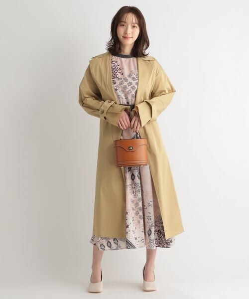 Andemiu（アンデミュウ）の「ソデボリュームトレンチコート（ジャケット/アウター・レディース・ピンク25/ベージュ52/グリーン75・F）」の18枚目の写真