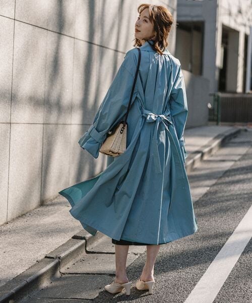 Andemiu（アンデミュウ）の「ソデボリュームトレンチコート（ジャケット/アウター・レディース・ピンク25/ベージュ52/グリーン75・F）」の3枚目の写真