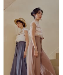 迴游，透膚荷葉造型異材質拼接連身褲