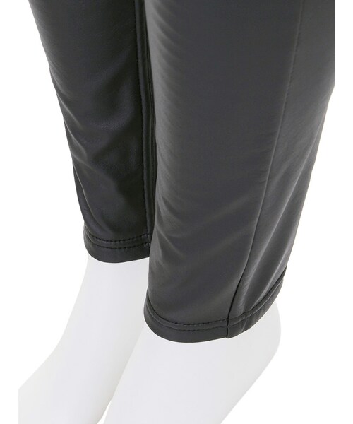 MURUA（ムルーア）の「【CASUAL】ストレッチフェイクレザーマットレギパン（パンツ・レディース・ブラック・1/2）」の7枚目の写真