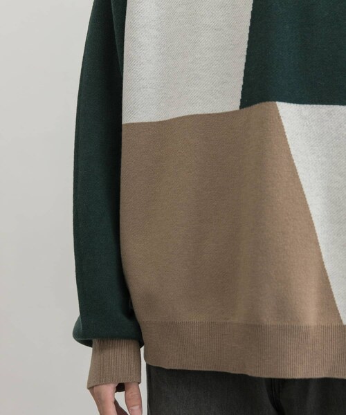 URBAN RESEARCH ID(アーバンリサーチ アイディー)の「URBAN RESEARCH iD 色塊拼接針織衫(トップス・メンズ・藏青色/綠色・M/L)」の13枚目の写真