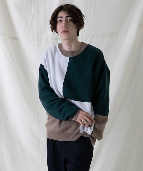 URBAN RESEARCH ID(アーバンリサーチ アイディー)の「URBAN RESEARCH iD 色塊拼接針織衫(トップス・メンズ・藏青色/綠色・M/L)」の1枚目の写真