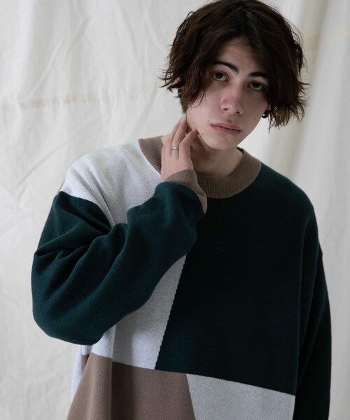 URBAN RESEARCH ID(アーバンリサーチ アイディー)の「URBAN RESEARCH iD 色塊拼接針織衫(トップス・メンズ・藏青色/綠色・M/L)」の2枚目の写真
