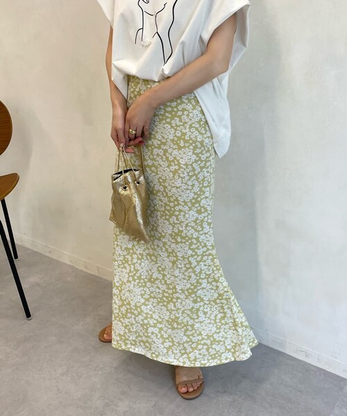 DouDou（ドゥドゥ）の「フラワープリントカットマーメイドスカート（スカート・レディース・グレージュ/イエロー/ブラック・F）」の3枚目の写真