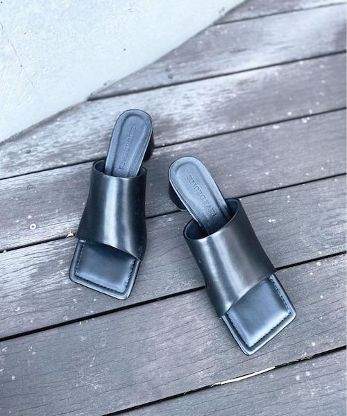 RIVE DROITE(リヴドロワ)の「予約【大人きれいめスタイルにマッチ】スクエアヒールミュール(サンダル・レディース・ブラック/グレー・S/M/L)」の1枚目の写真