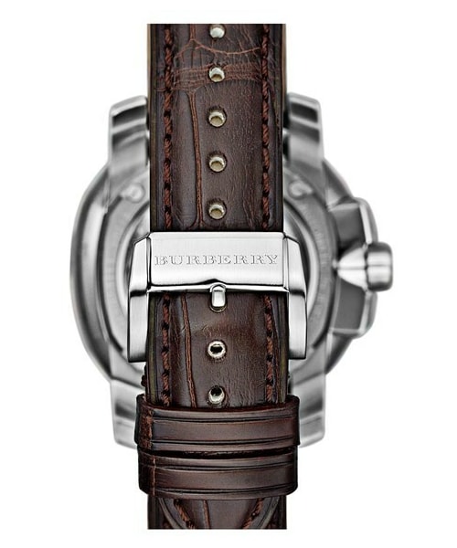 BURBERRY（バーバリー）の「Burberry The Britain Automatic Alligator Strap Watch, 43mm（アナログ腕時計・メンズ・Dark Brown/ Trench）」の3枚目の写真