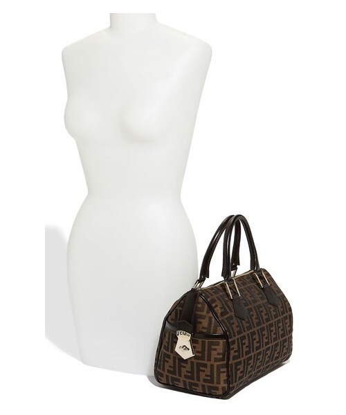 FENDI（フェンディ）の「Fendi 'Chef Boston - Zucca' Logo Jacquard Satchel（ショルダーバッグ・レディース・Tobacco/ Brown・12"W x 8"H x 7"D. (Measures small.)）」の3枚目の写真