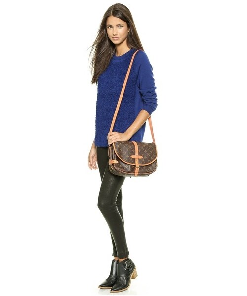 LOUIS VUITTON（ルイヴィトン）の「What Goes Around Comes Around Louis Vuitton Saumur Messenger Bag（ショルダーバッグ・レディース・LV Print・One Size）」の3枚目の写真