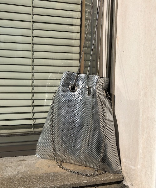 DouDou(ドゥドゥ)の「メタルチェーンポシェット(トートバッグ・レディース・ゴールド/シルバー・F)」の1枚目の写真