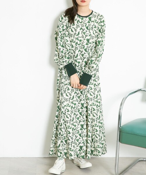 KBF（ケイビーエフ）の「フラワープリントマーメイドワンピース（その他・レディース・NAVY/YELLOW/GREEN・one）」の2枚目の写真