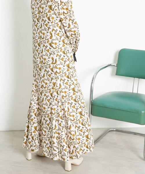 KBF（ケイビーエフ）の「フラワープリントマーメイドワンピース（その他・レディース・NAVY/YELLOW/GREEN・one）」の5枚目の写真