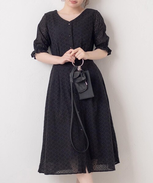 OLIVE des OLIVE（オリーブデオリーブ）の「刺繍レースＶネックワンピース（ワンピース・レディース・オフホワイト/サックスブルー/ブラック/ミント/ラベンダー/グリーンイエロー・FREE）」の3枚目の写真