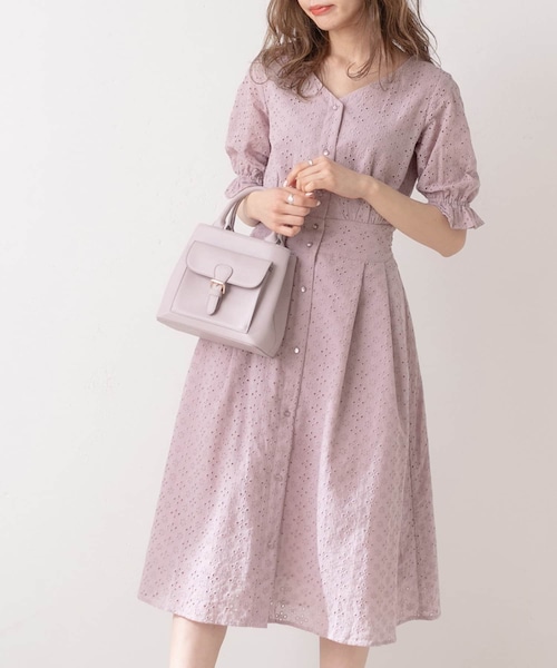 OLIVE des OLIVE（オリーブデオリーブ）の「刺繍レースＶネックワンピース（ワンピース・レディース・オフホワイト/サックスブルー/ブラック/ミント/ラベンダー/グリーンイエロー・FREE）」の4枚目の写真