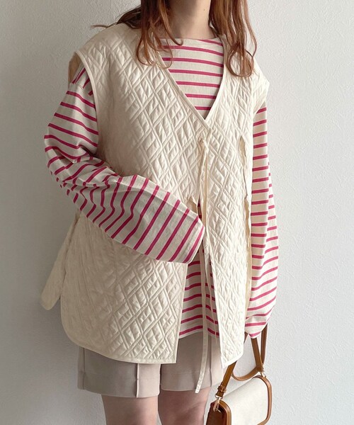 w closet(ダブルクローゼット)の「★先行予約★前リボンVネックキルティングベスト【4月上旬入荷】(ジャケット/アウター・レディース・アイボリー/ピンク/イエロー・FREE)」の1枚目の写真
