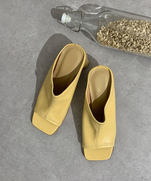 Chez toi（シェトワ）の「シームステッチヒールサンダル（サンダル・レディース・アイボリー/イエロー/ブラック・S/M/L）」の2枚目の写真