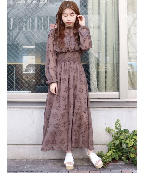 エンブロイダリーフラワーワンピース