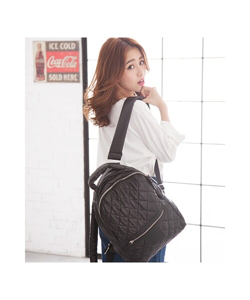 gracegift（グレースギフト）の「日系簡約 韓國素面光澤感菱格紋後背包（バッグ・レディース・黑・F）」の3枚目の写真