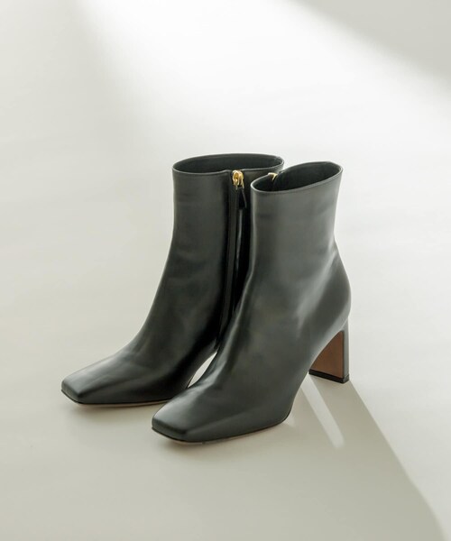 mystic(ミスティック)の「LAUTRECHOSE ZIPアンクルブーツ(ブーティ・レディース・ブラック・36/37/38/39)」の1枚目の写真