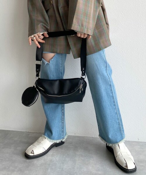 w closet(ダブルクローゼット)の「★先行予約★ミニポーチ付きボディバッグ【5月中旬入荷】(バッグ・レディース・ブラック/キャメル/ブルー・FREE)」の8枚目の写真