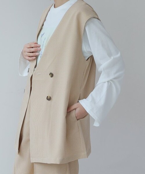 frames RAY CASSIN（フレームスレイカズン）の「ダブル釦ノーカラージレ セットアップ着用可（ジャケット/アウター・レディース・クロ/ベージュ/イエロー系/グリーン系・FREE）」の5枚目の写真