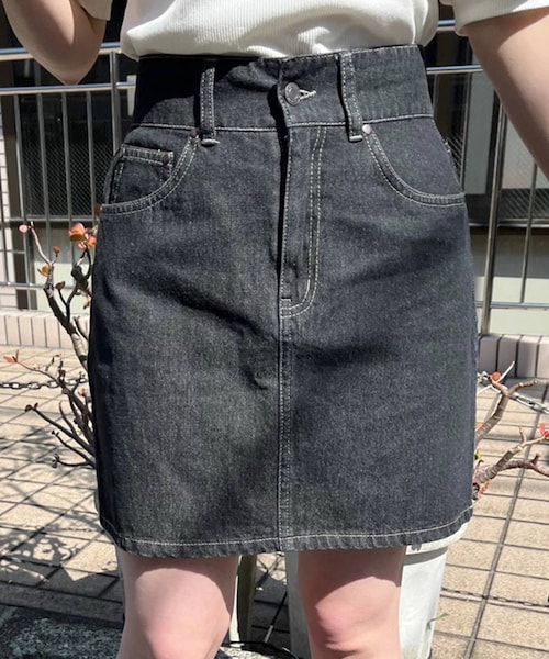 OLIVE des OLIVE(オリーブデオリーブ)の「デニムミニスカート(スカート・レディース・オフホワイト/ブラック/インディゴブルー・FREE)」の2枚目の写真