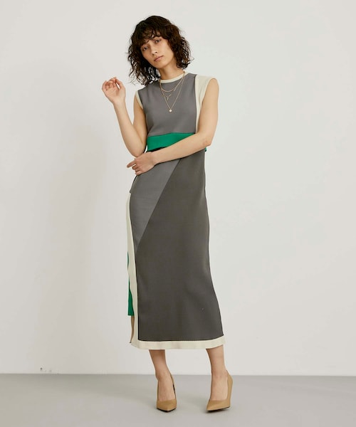 A + TOKYO(エープラストウキョウ)の「カラーブロッキングニットワンピ(ワンピース・レディース・GRY/BLK/BGE/TAN・1/2)」の2枚目の写真
