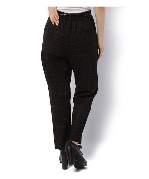 PAGEBOY(ページボーイ)の「【mini12月号掲載】型押し細ベルト付きテーパードパンツ(パンツ・レディース・グレー系/ブラウン系/ダークグリーン/ネイビー)」の5枚目の写真