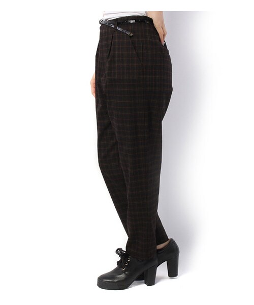 PAGEBOY(ページボーイ)の「【mini12月号掲載】型押し細ベルト付きテーパードパンツ(パンツ・レディース・グレー系/ブラウン系/ダークグリーン/ネイビー)」の6枚目の写真