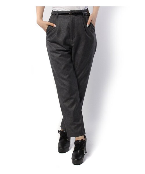 PAGEBOY(ページボーイ)の「【mini12月号掲載】型押し細ベルト付きテーパードパンツ(パンツ・レディース・グレー系/ブラウン系/ダークグリーン/ネイビー)」の1枚目の写真