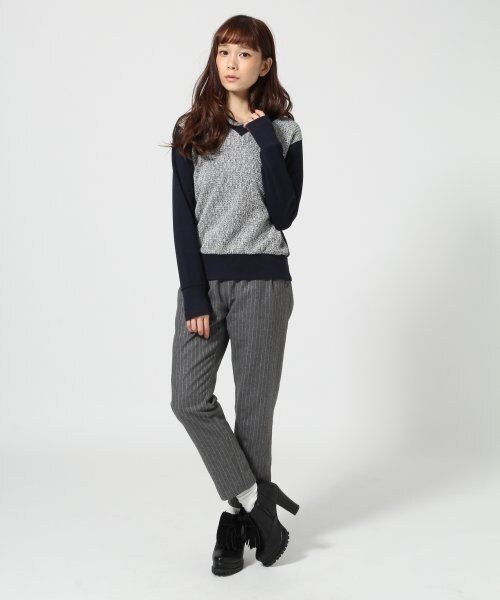 HARE（ハレ）の「ツイードキリカエＶネックプルオーバー（トップス・レディース・グレー/ネイビー・FREE）」の11枚目の写真