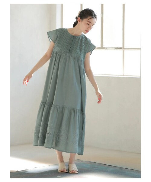 Green　Parks（グリーンパークス）の「・ESCAR アイレットティアードワンピース（ワンピース/ドレス・ブラック/グリーン・F）」の5枚目の写真