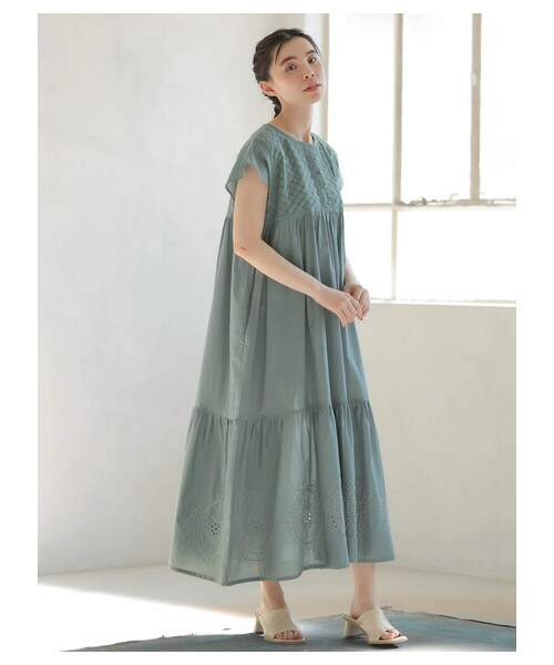 Green　Parks（グリーンパークス）の「・ESCAR アイレットティアードワンピース（ワンピース/ドレス・ブラック/グリーン・F）」の4枚目の写真