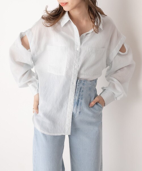 OLIVE des OLIVE（オリーブデオリーブ）の「肩開きシャツ（シャツ/ブラウス・レディース・ホワイト/オフホワイト/サックスブルー/グレイッシュベージュ・FREE）」の3枚目の写真