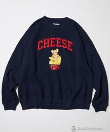 FREAK'S STORE（フリークスストア）の「別注 ビッグシルエット サテン刺繍 アーチロゴ クルーネックスウェット/カレッジロゴ【WEB限定】（トップス）」