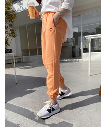 Miamasvin（ミアマスビン）の「スマイル刺繍ピンタックジョガーパンツ（その他・レディース）」