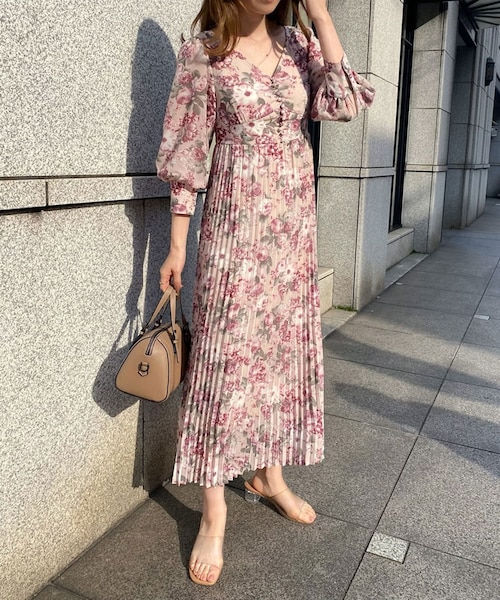 one after another NICE CLAUP（ワンアフターアナザーナイスクラップ）の「【Cherie chuu】プリーツ花柄ワンピース（ワンピース・レディース・ピンク系その他/イエロー/ミント・0）」の2枚目の写真