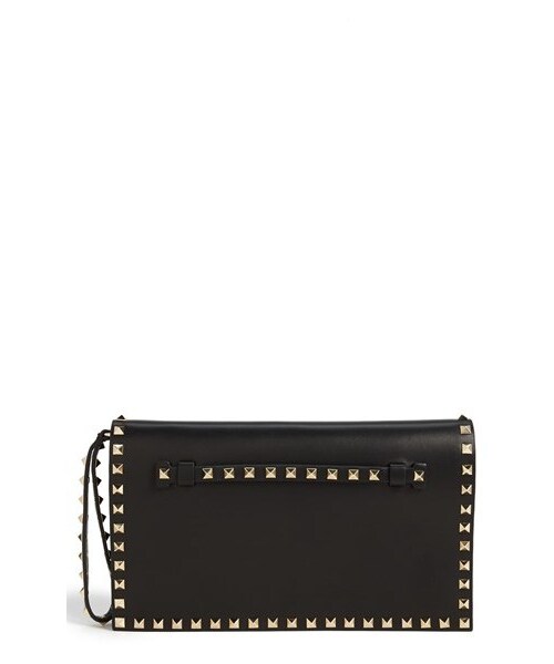 VALENTINO（ヴァレンティノ）の「Valentino 'Rockstud' Nappa Leather Flap Clutch（クラッチバッグ・レディース・Black・11"W x 6 1⁄2"H x 2"D.）」の2枚目の写真