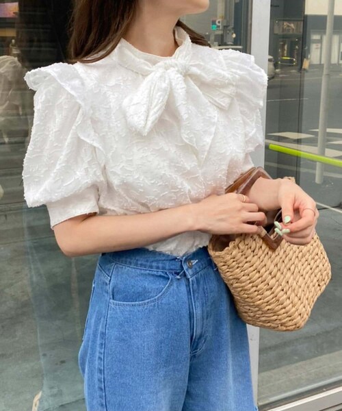 one after another NICE CLAUP（ワンアフターアナザーナイスクラップ）の「ボウタイフリルブラウス（シャツ/ブラウス・レディース・オフホワイト/ピンクベージュ/ネイビー/ラベンダー・0）」の2枚目の写真