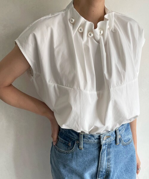 DouDou(ドゥドゥ)の「【WEB限定】BIGパールネック半袖ブラウス(シャツ/ブラウス・レディース・ホワイト・F)」の1枚目の写真