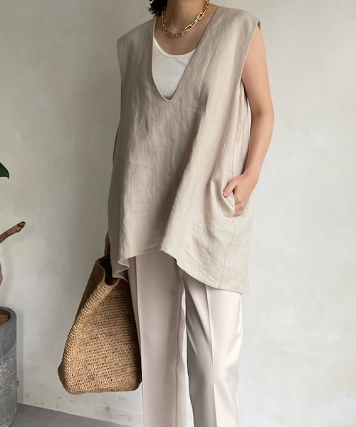 DouDou(ドゥドゥ)の「リネン深Vベスト(ベスト・レディース・ベージュ/ブラック・F)」の1枚目の写真