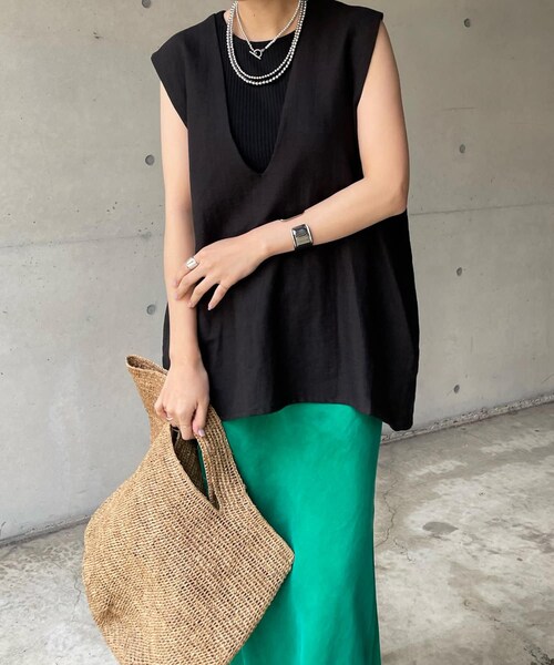 DouDou(ドゥドゥ)の「リネン深Vベスト(ベスト・レディース・ベージュ/ブラック・F)」の2枚目の写真