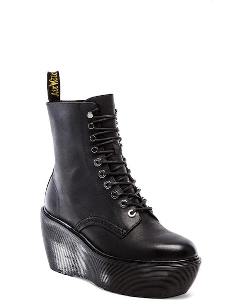 Dr. Martens（ドクターマーチン）の「Dr. Martens Jamila 10-Tie Ski Hook Boot（ブーツ・レディース・Black・10/7/8/9/6）」の3枚目の写真