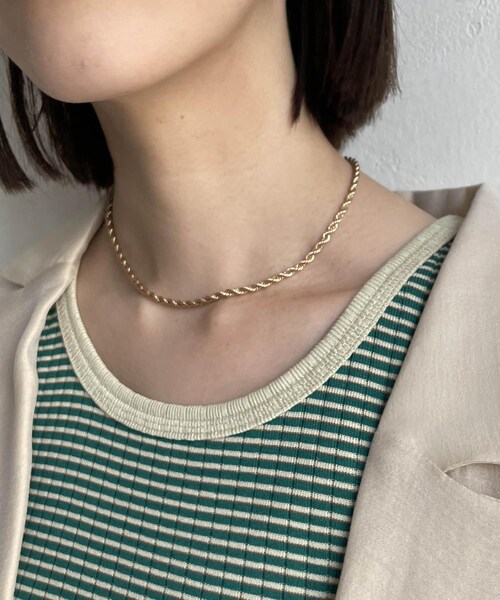 CAPRICIEUX LE'MAGE(カプリシューレマージュ)の「【GOLDY/ゴールディ】ツイストチェーンショートネックレス(リング・ゴールド/シルバー・F)」の1枚目の写真