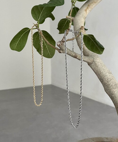 CAPRICIEUX LE'MAGE(カプリシューレマージュ)の「【GOLDY/ゴールディ】ツイストチェーンショートネックレス(リング・ゴールド/シルバー・F)」の2枚目の写真
