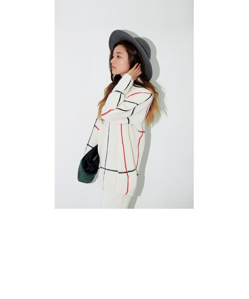 STYLENANDA（スタイルナンダ）の「ラインポイントプチハイネックオーバーサイズニット（トップス・レディース・ブラウン/アイボリー・フリーサイズ）」の11枚目の写真