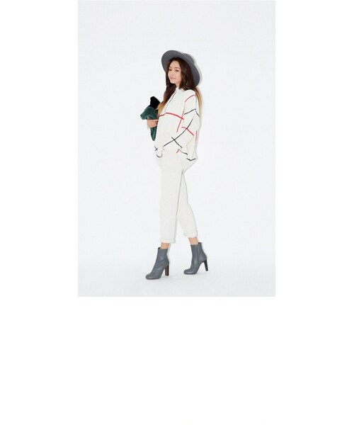 STYLENANDA（スタイルナンダ）の「ラインポイントプチハイネックオーバーサイズニット（トップス・レディース・ブラウン/アイボリー・フリーサイズ）」の6枚目の写真