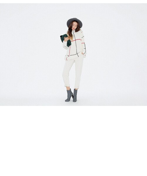 STYLENANDA（スタイルナンダ）の「ラインポイントプチハイネックオーバーサイズニット（トップス・レディース・ブラウン/アイボリー・フリーサイズ）」の8枚目の写真